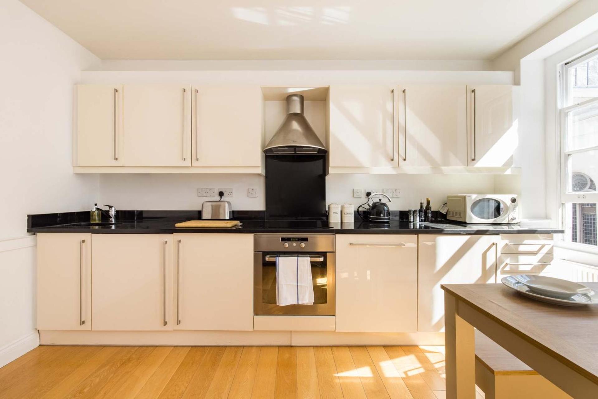 Contemporary 1 Bedroom Bloomsbury Apartment London